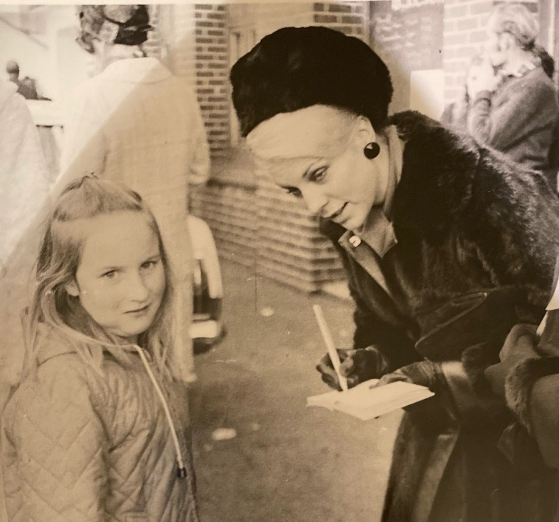 Annette Azuma png 1125 x